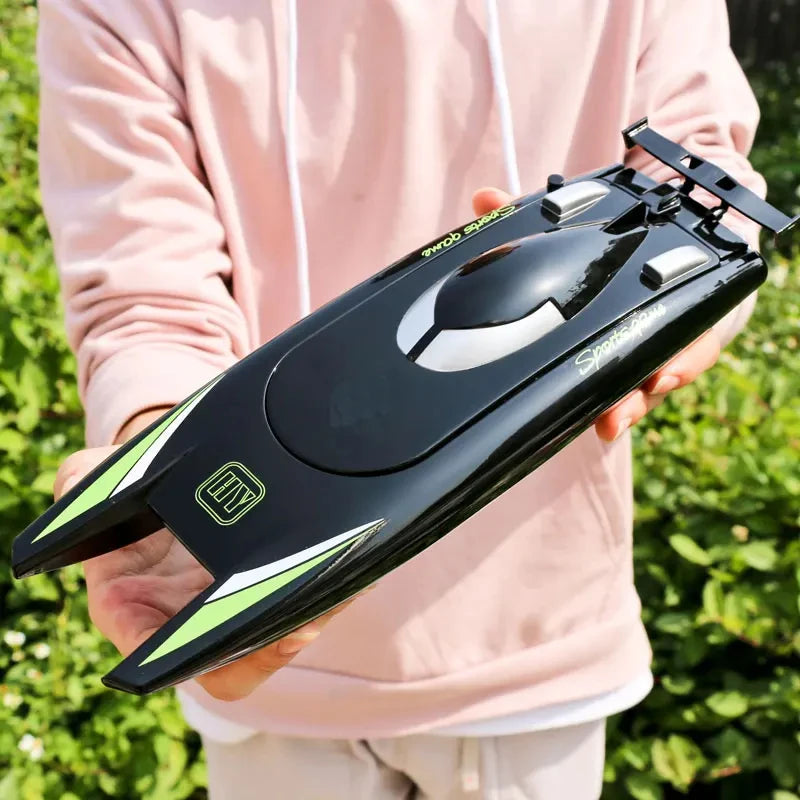 Gifts and toys for boys: 2.4G RC High Speed Racing Boat Waterproof Double Motor Remote Control Professional Speedboat 805