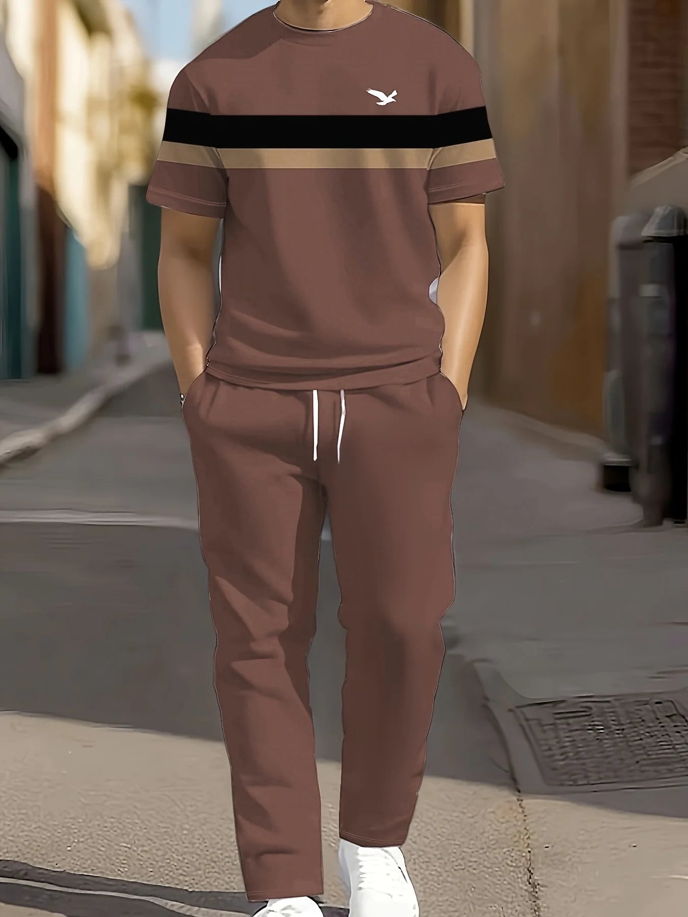 The new summer 2025 men's set with 3D striped prints is a stylish and laid-back piece of outdoor sportswear.