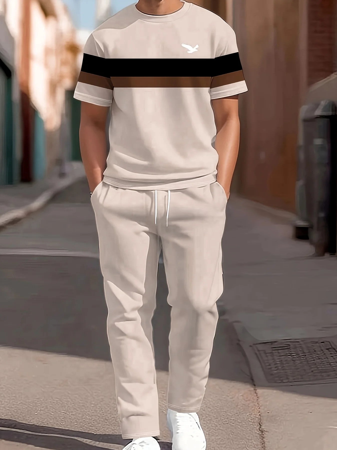 The new summer 2025 men's set with 3D striped prints is a stylish and laid-back piece of outdoor sportswear.