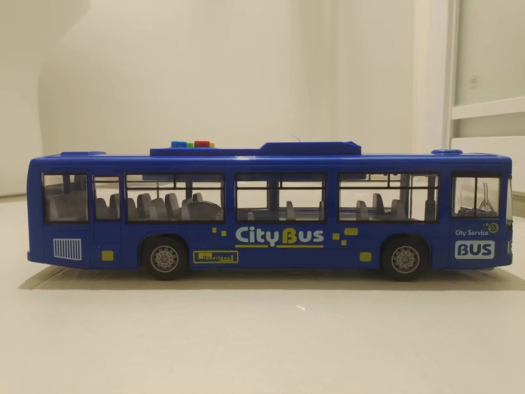 Large Size Light Music Inertia Bus Model Pull Back Cars Simulation Excellent Presents of Educational Toys That Avoid Drops
