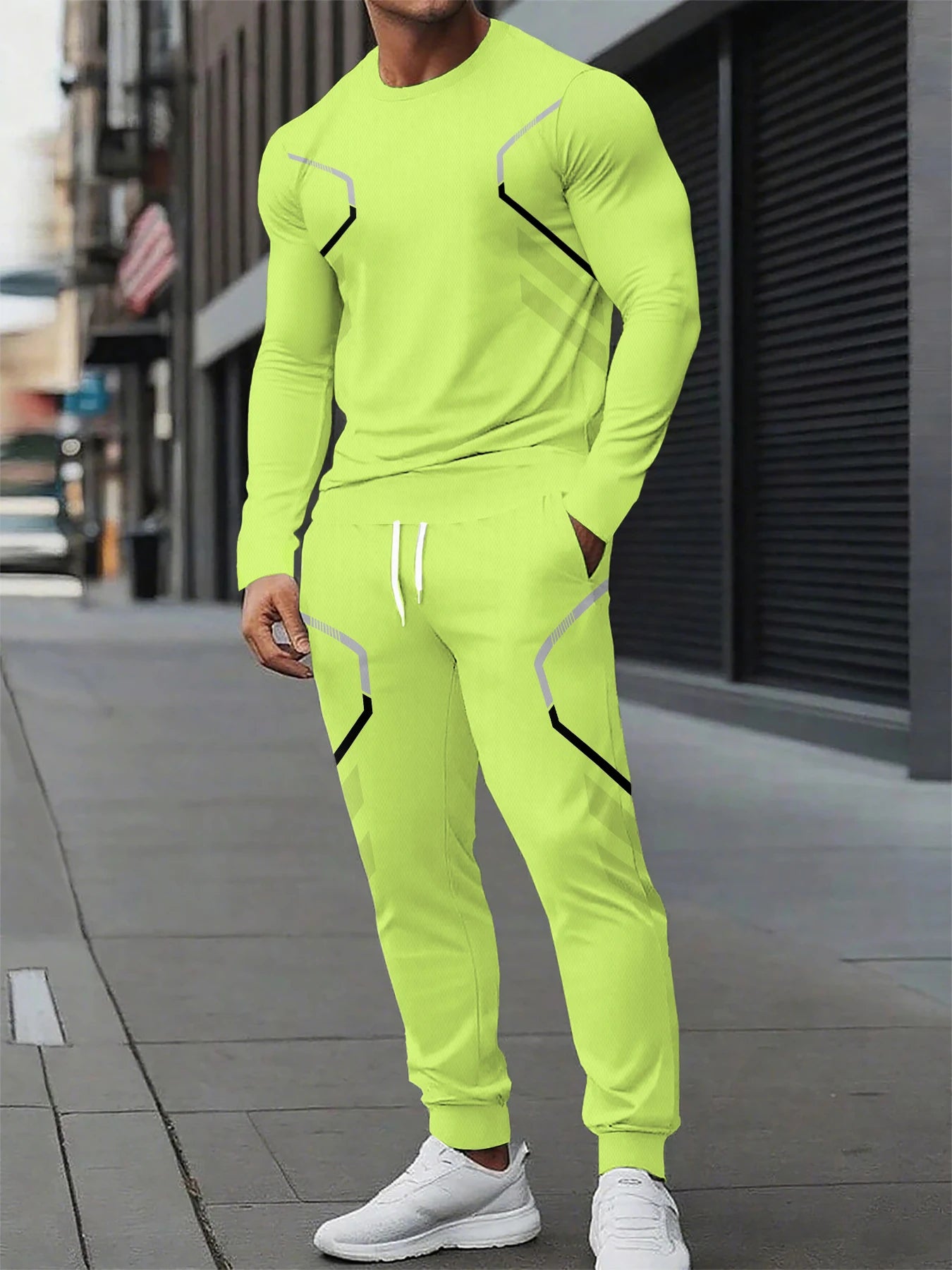 With 3D pattern printing, the new men's round-neck sweatshirt set for Spring and Autumn 2025 combines comfort and street style.